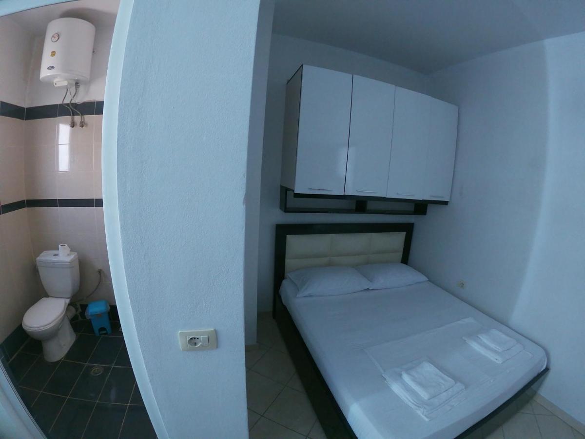 Honey Apartments Near Promenade Саранда Екстер'єр фото