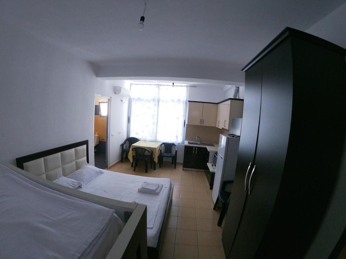 Honey Apartments Near Promenade Саранда Екстер'єр фото